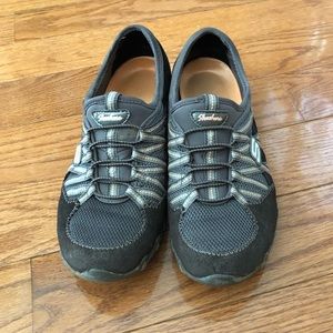 Women’s size 8 Skechers